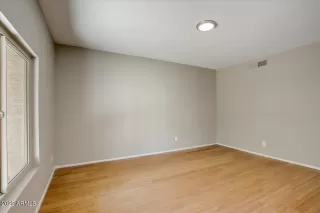 Photo #4: 6463741 Listing