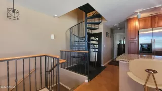 Photo #5: 6464750 Listing 