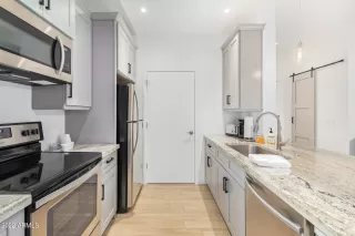 Photo #6: 6467512 Listing