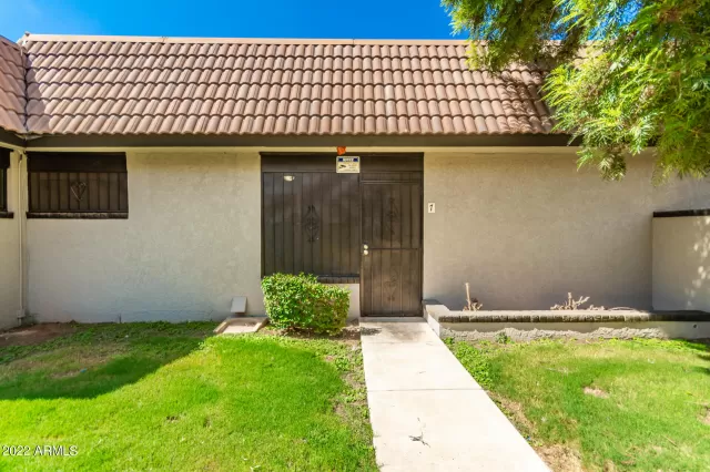 MLS: 6469112 Condo For Sale