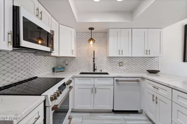 MLS: 6469748 Condo For Sale