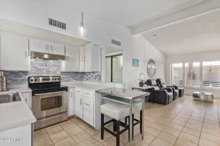 Photo #4: 6472438 Listing