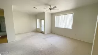 Photo #2: 6473000 Listing