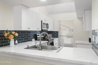 Photo #6: 6473998 Listing