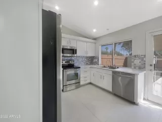 Photo #6: 6474026 Listing