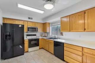 Photo #6: 6474096 Listing 