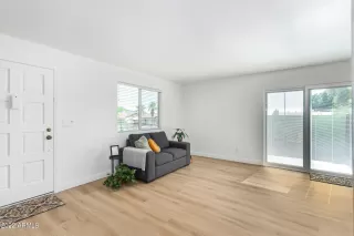 Photo #4: 6475228 Listing
