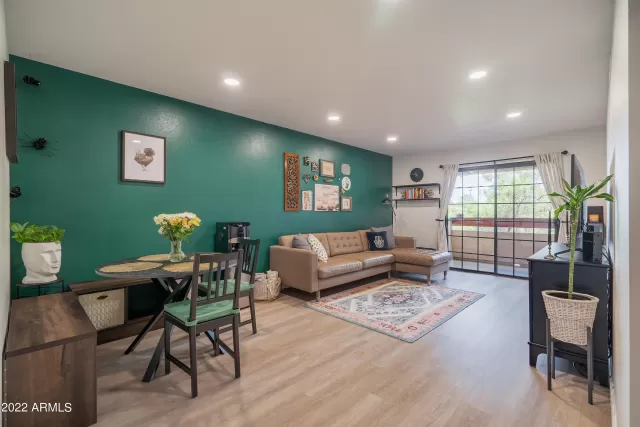 MLS: 6475312 Condo For Sale