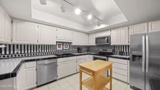 Photo #6: 6476272 Listing