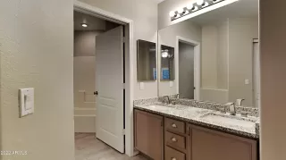 Photo #5: 6476360 Listing