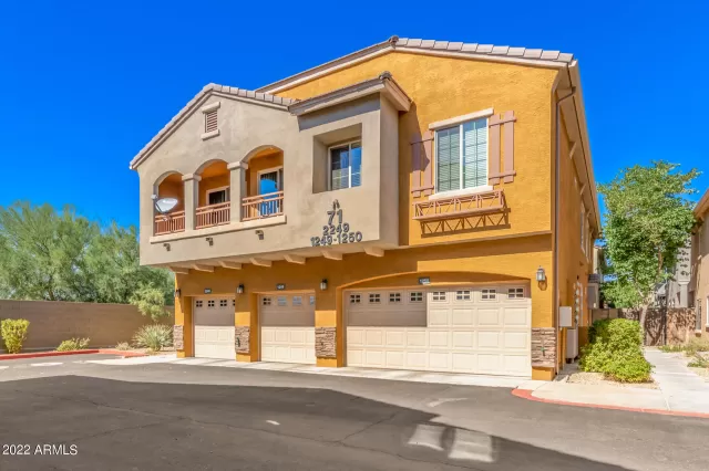 MLS: 6476688 Condo For Sale