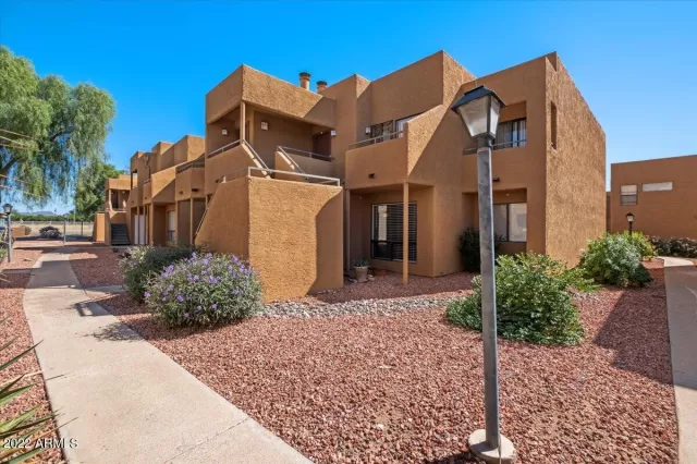 MLS: 6477772 Condo For Sale