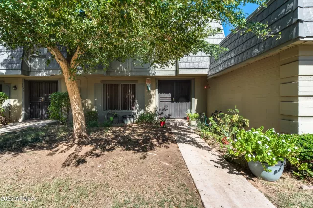 MLS: 6478113 Condo For Sale