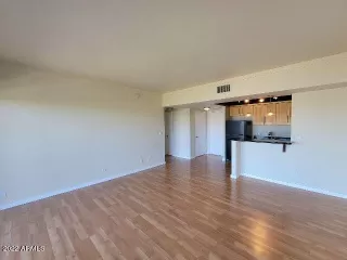 Photo #6: 6480953 Listing