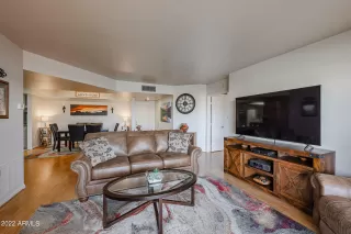 Photo #6: 6484645 Listing