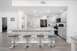 Photo #6: 6484971 Listing