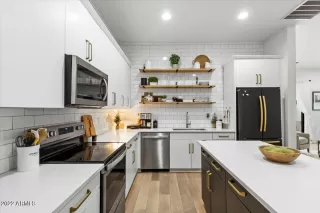 Photo #6: 6486324 Listing