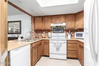 Photo #4: 6488163 Listing