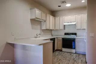 Photo #6: 6488798 Listing