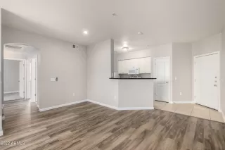 Photo #5: 6489899 Listing
