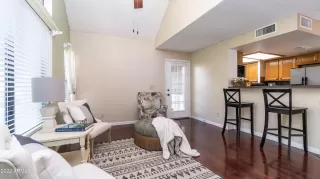 Photo #3: 6491246 Listing