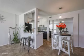 Photo #4: 6492299 Listing 