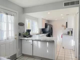 Photo #4: 6492741 Listing