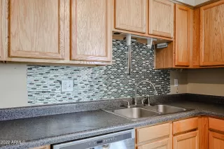 Photo #5: 6493831 Listing