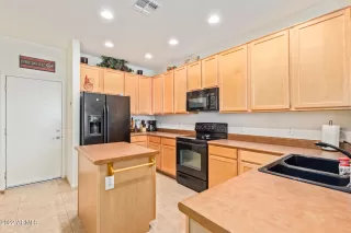 Photo #5: 6495128 Listing