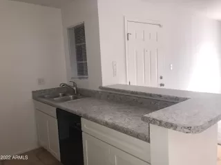 Photo #5: 6496961 Listing