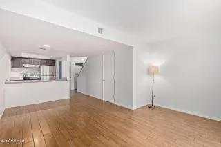 Photo #5: 6497417 Listing