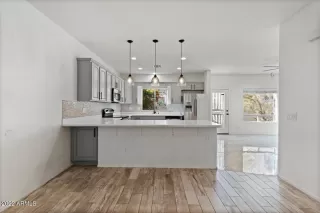 Photo #5: 6499950 Listing 