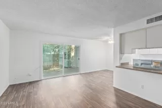 Photo #3: 6501080 Listing 