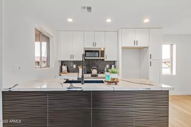 MLS: 6502081 Condo For Sale