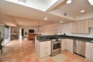 Photo #6: 6504767 Listing