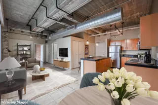 Photo #2: 6505403 Listing