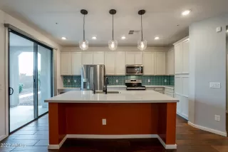 Photo #5: 6506088 Listing