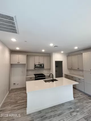 Photo #2: 6508833 Listing 