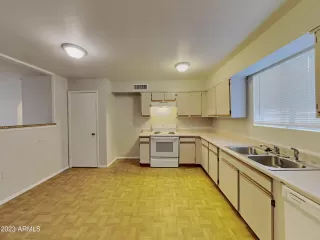 Photo #5: 6509417 Listing