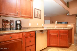 Photo #5: 6509544 Listing