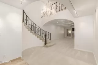 Photo #4: 6509585 Listing