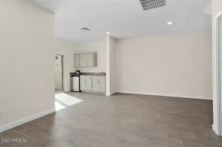 Photo #5: 6511077 Listing