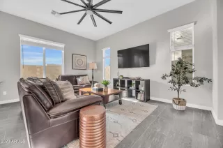 Photo #4: 6511772 Listing