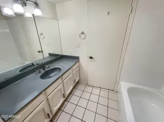 Photo #6: 6512218 Listing