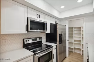 Photo #3: 6512589 Listing