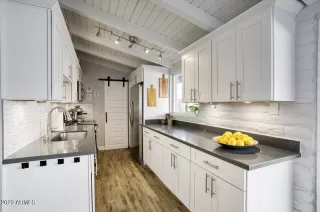 Photo #5: 6512687 Listing