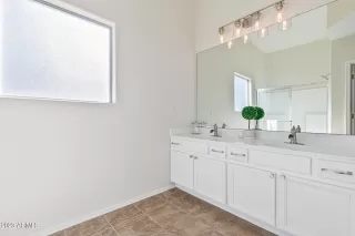 Photo #5: 6513546 Listing