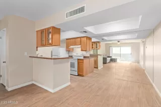 Photo #2: 6513792 Listing