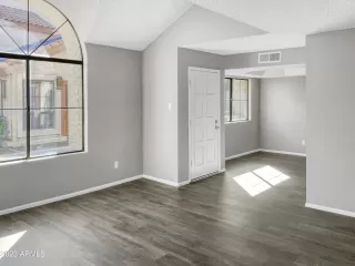 Photo #2: 6514309 Listing