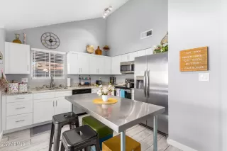 Photo #6: 6515331 Listing